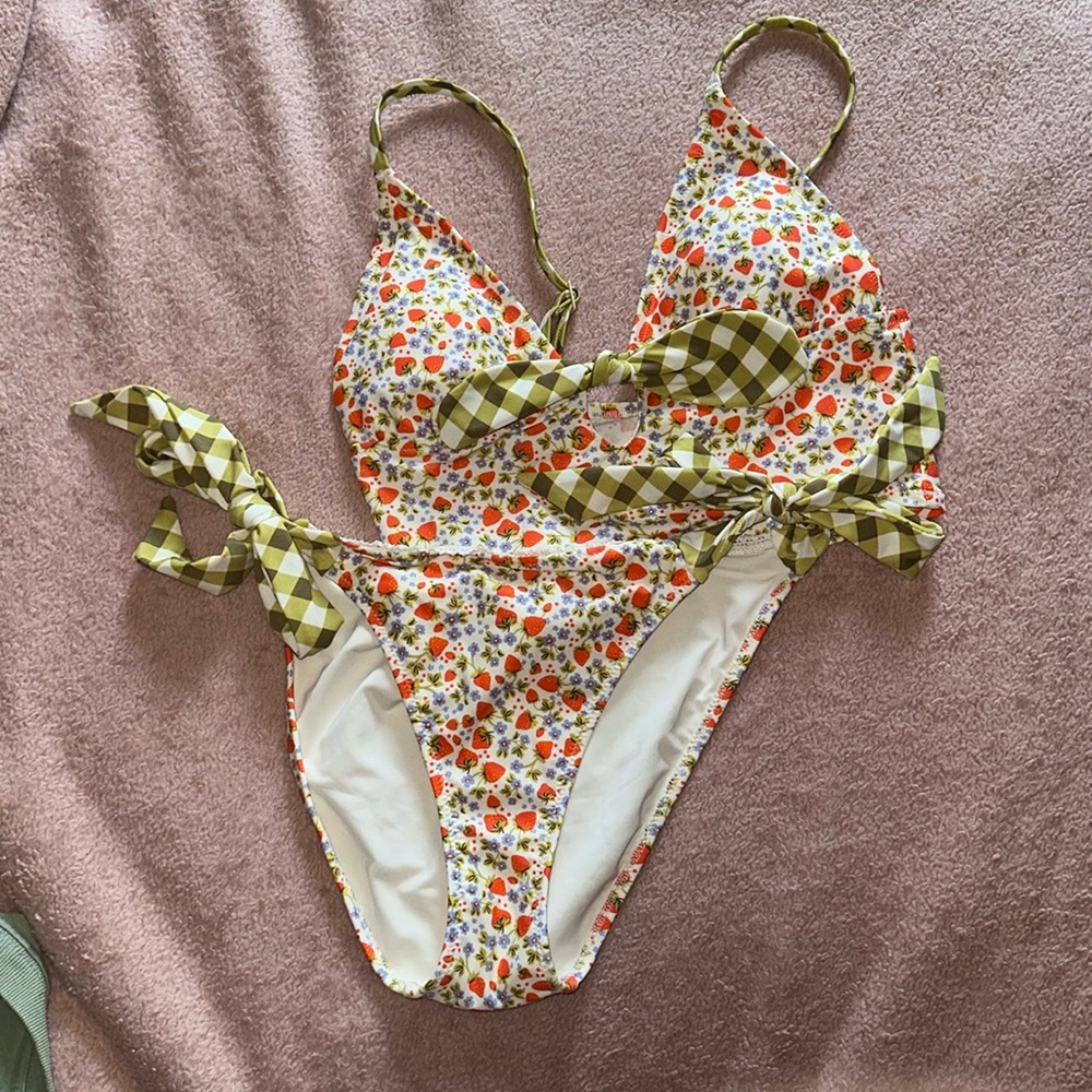 NWOT aerie strawberry print bikini